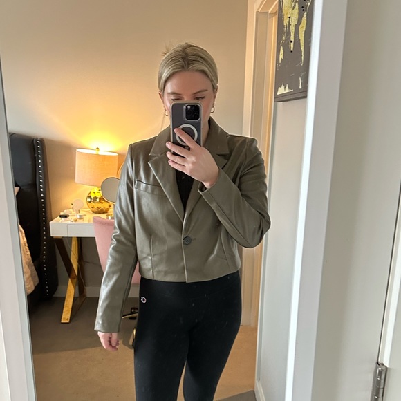 AVEC LES FILLES CROPPED FAUX LEATHER JACKET - Picture 8 of 9